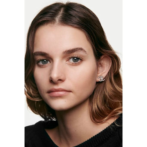 N°1 De Chanel Revitalising Foundation Illuminates - Hydrates - Protects - GLAM MODA