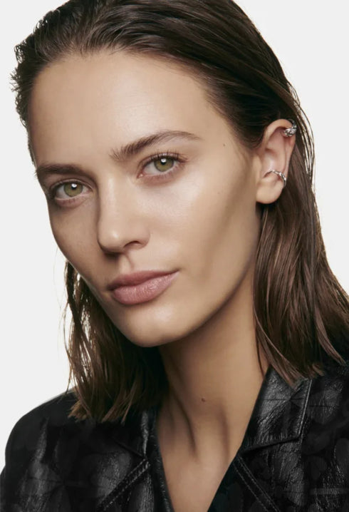 N°1 De Chanel Revitalising Foundation Illuminates - Hydrates - Protects