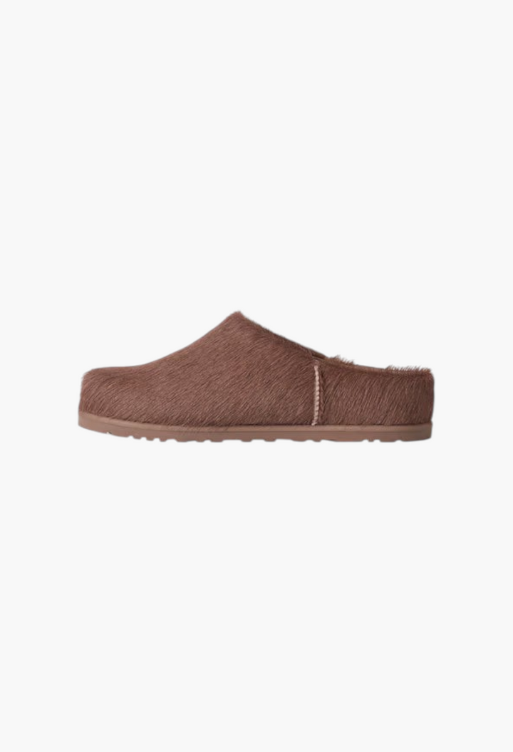 GLAM MODA Otzo brown calf hair clog with a contoured EVA footbed and lightweight rubber outsole, side view.