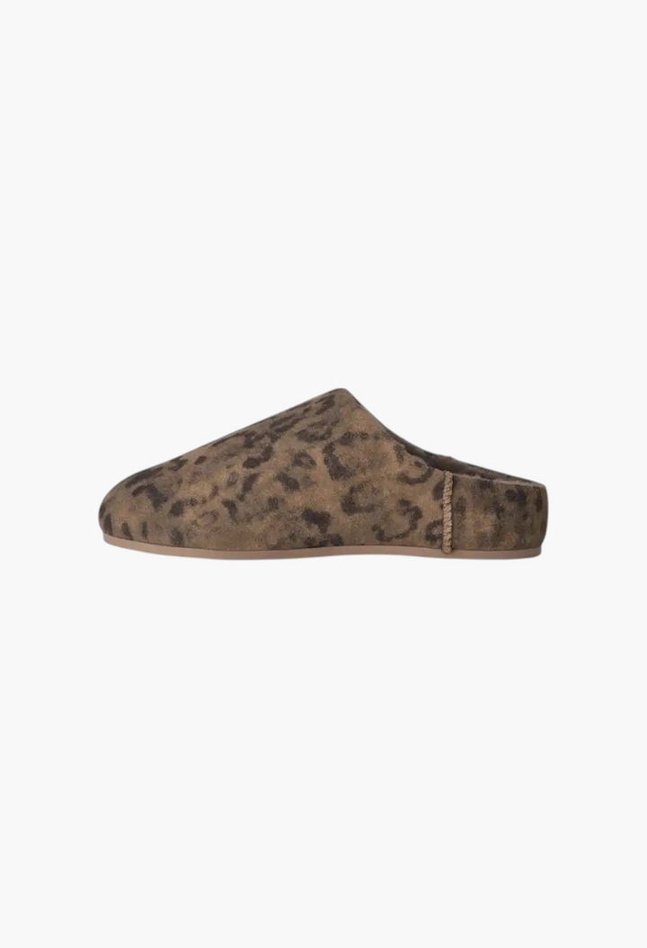 GLAM MODA Elea slip-on slipper in distressed cheetah print suede with a padded silhouette and rubber outsole.