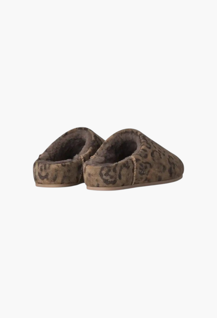GLAM MODA Elea slip-on slippers in distressed cheetah print suede with plush sheepskin lining, rear view