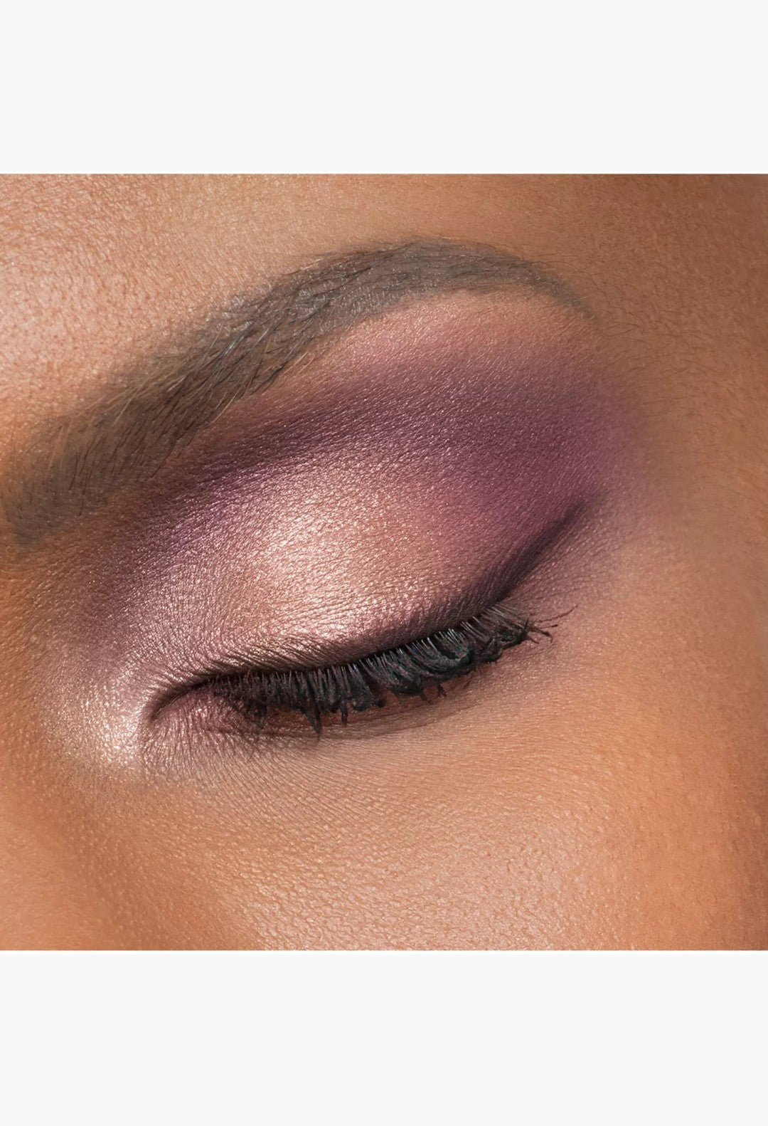 GLAM MODA Diorshow 5 Couleurs eyeshadow palette applied on eyelid with shimmering mauve and metallic bronze tones