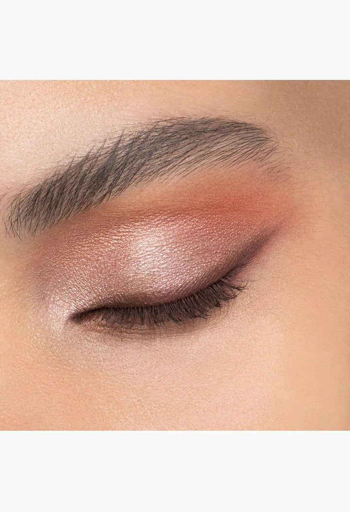 GLAM MODA Diorshow 5 Couleurs eyeshadow palette applied as a shimmering bronze metallic shade on a closed eyelid