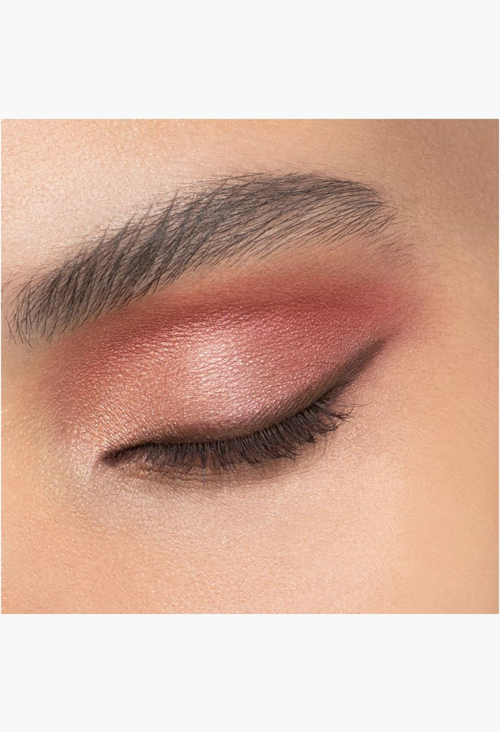 GLAM MODA Diorshow 5 Couleurs eyeshadow palette applied on eyelid with a shimmering metallic copper finish