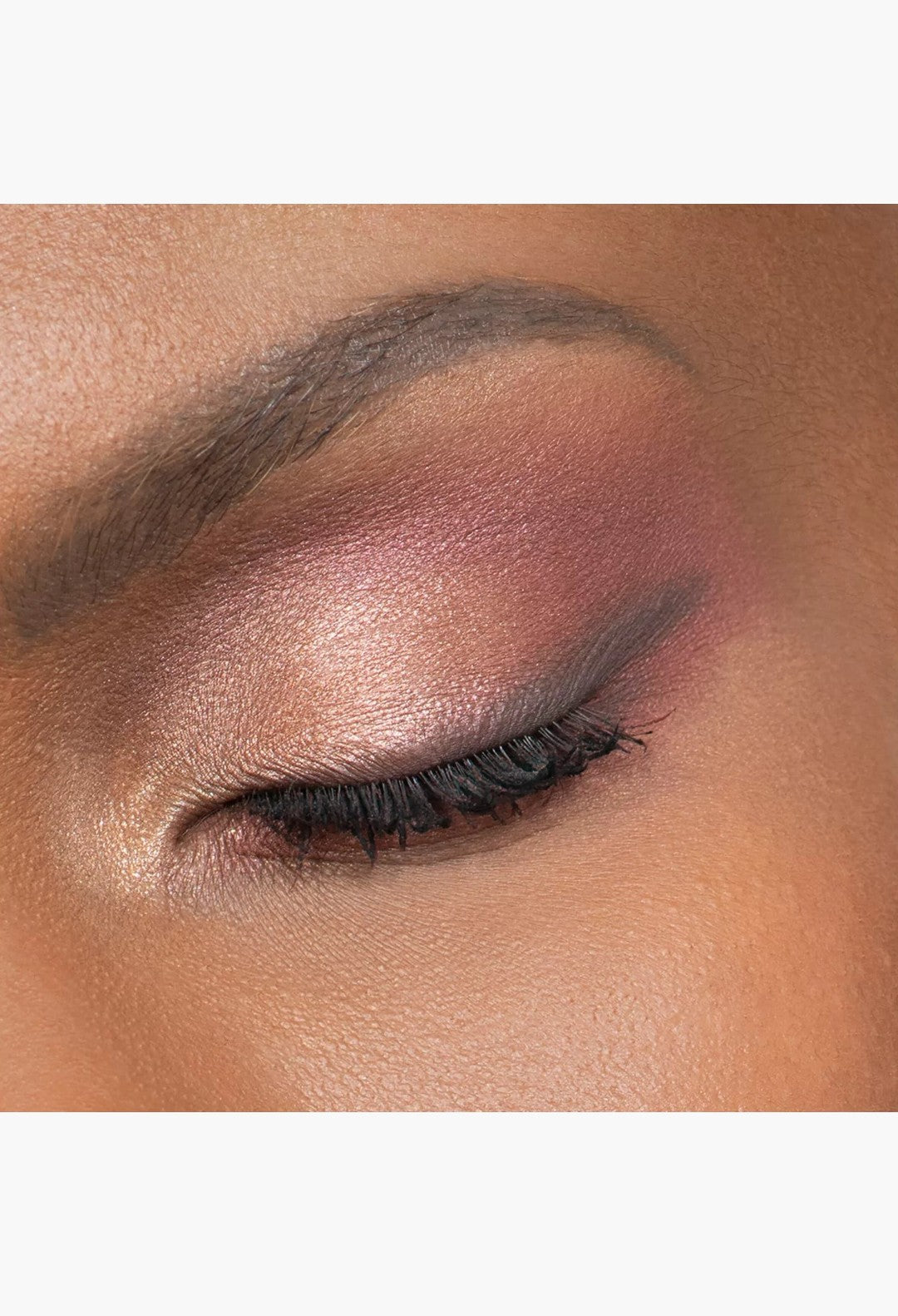 GLAM MODA Diorshow 5 Couleurs eyeshadow palette applied on eyelid with shimmering pink and bronze tones