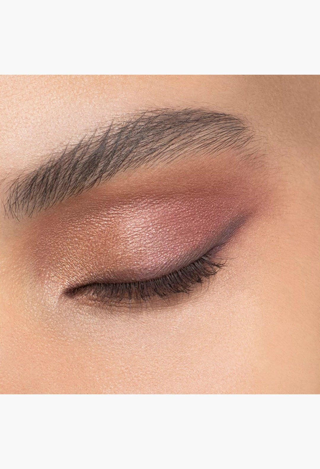 GLAM MODA Diorshow 5 Couleurs eyeshadow palette applied on eyelid with shimmering bronze and metallic copper tones
