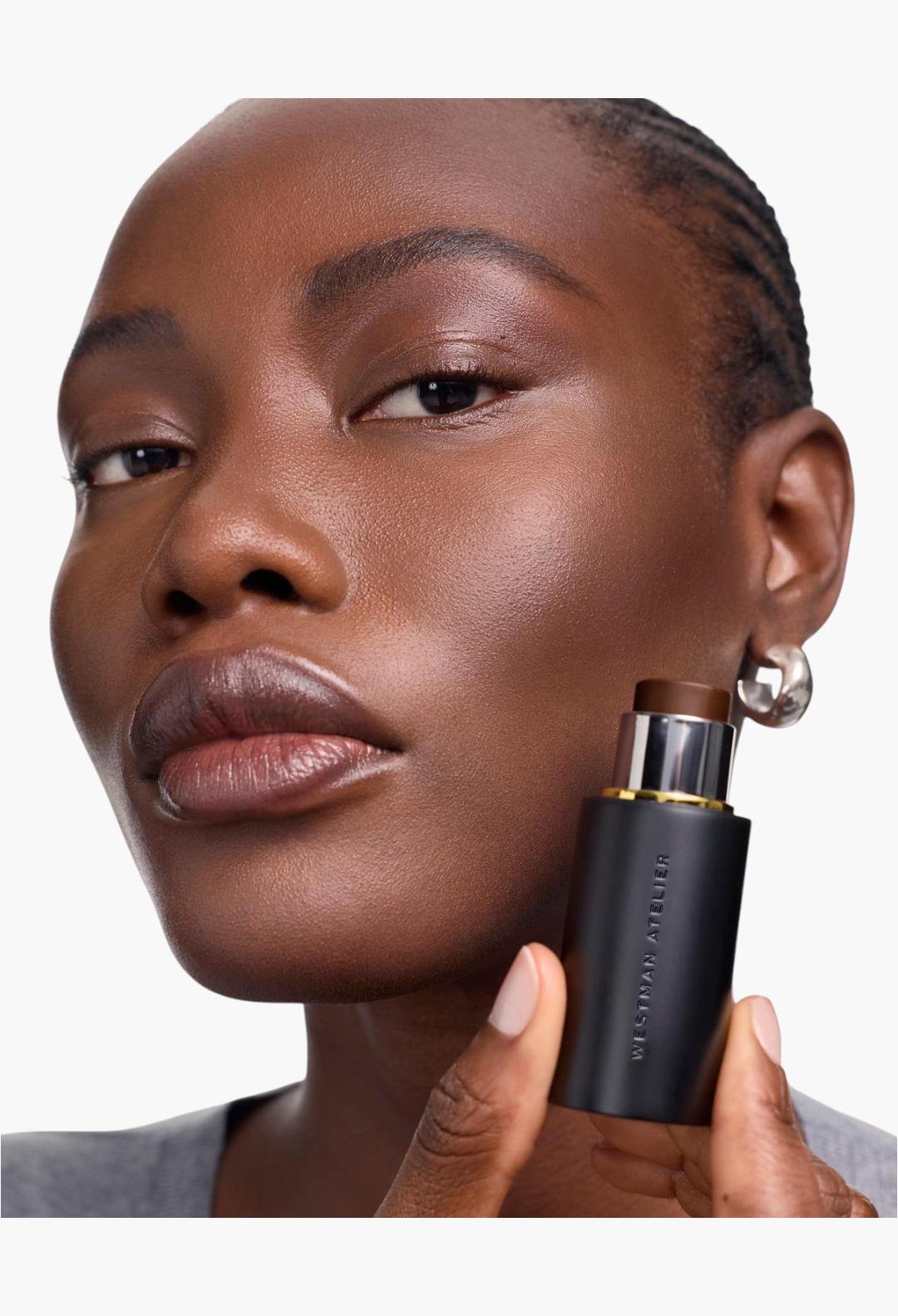 GLAM MODA Face Trace Contour Stick applied on a model with deep skin tone for natural definition and shadow effect