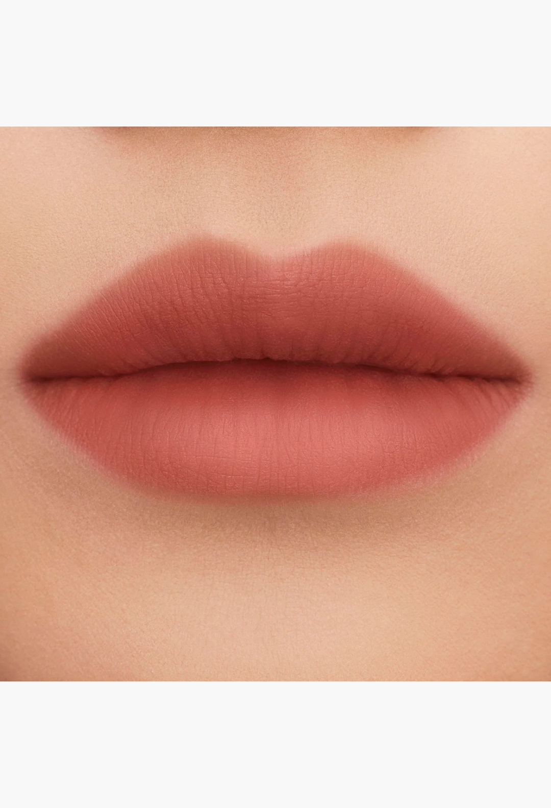 GLAM MODA Yves Saint Laurent The Inks Blurring Matte Liquid Lip Stain with a soft-focus smoked-blur finish on lips.