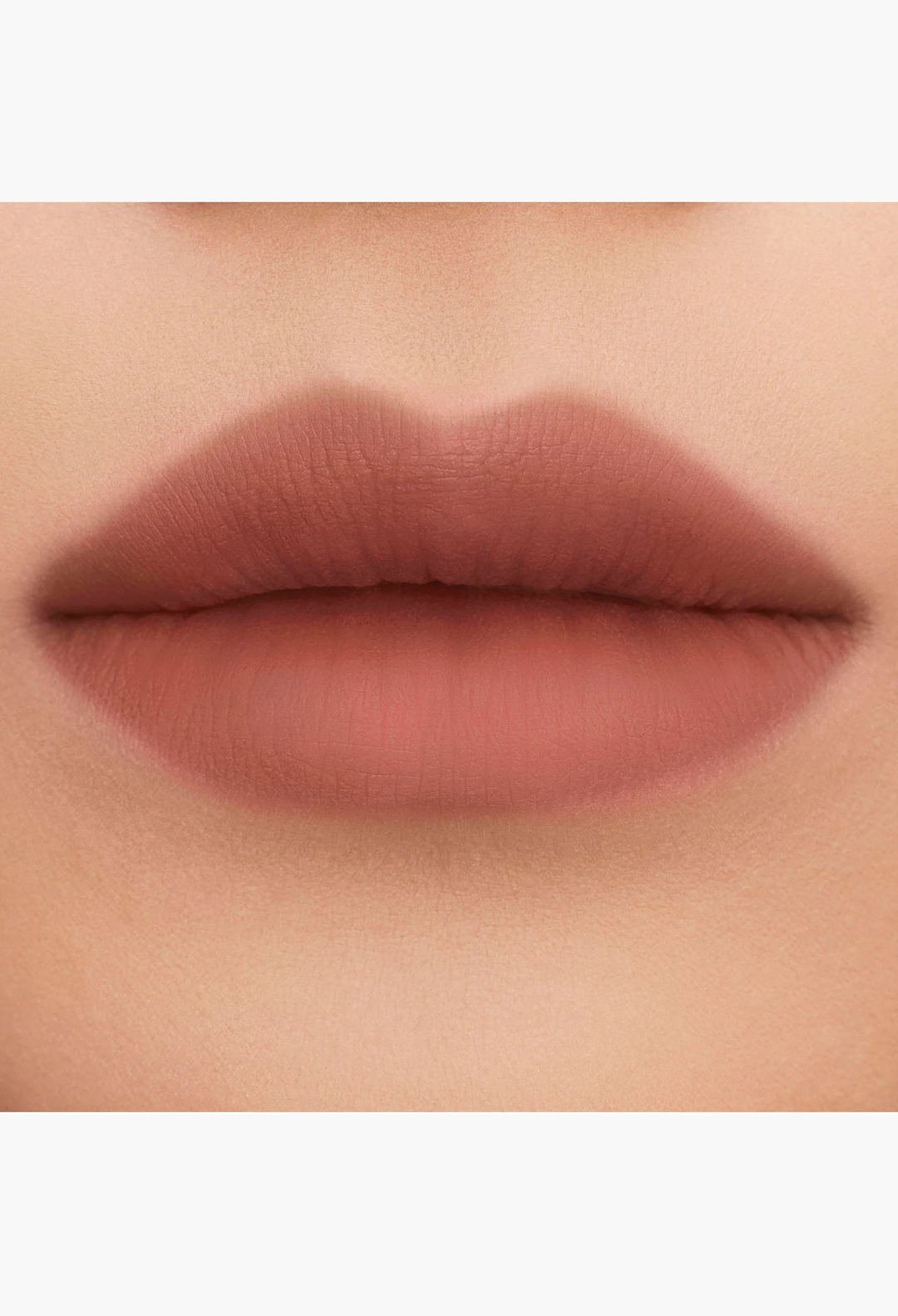 GLAM MODA Yves Saint Laurent The Inks Blurring Matte Liquid Lip Stain with a soft-focus smoked-blur finish on lips.