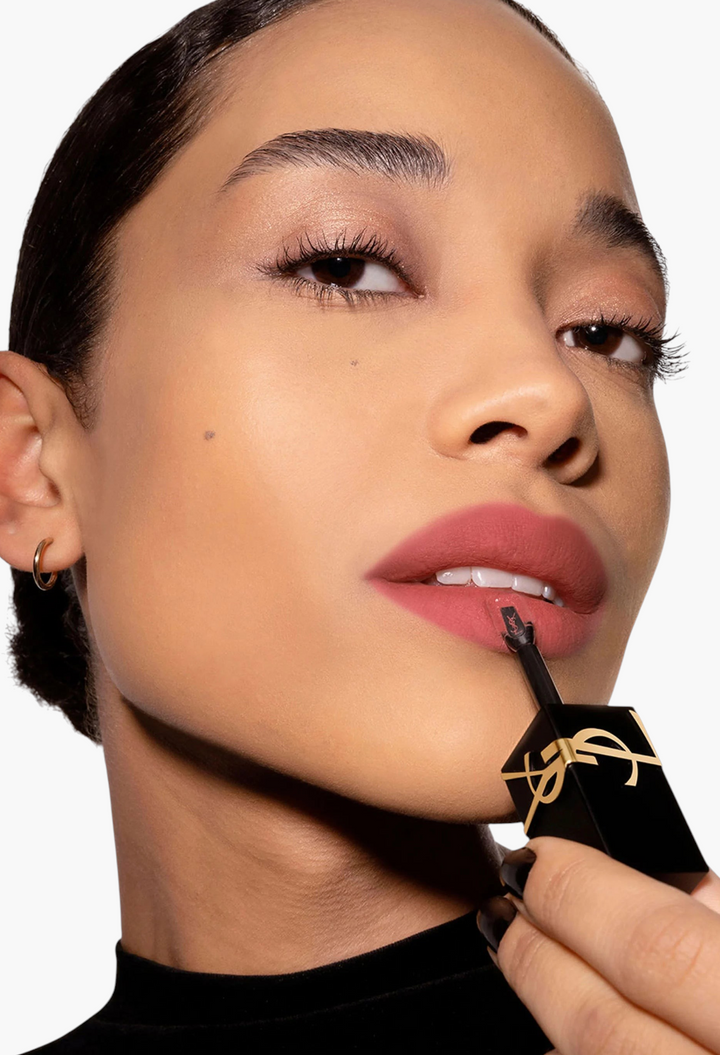 GLAM MODA model applying Yves Saint Laurent The Inks Blurring Matte Liquid Lip Stain in a soft dusty rose shade