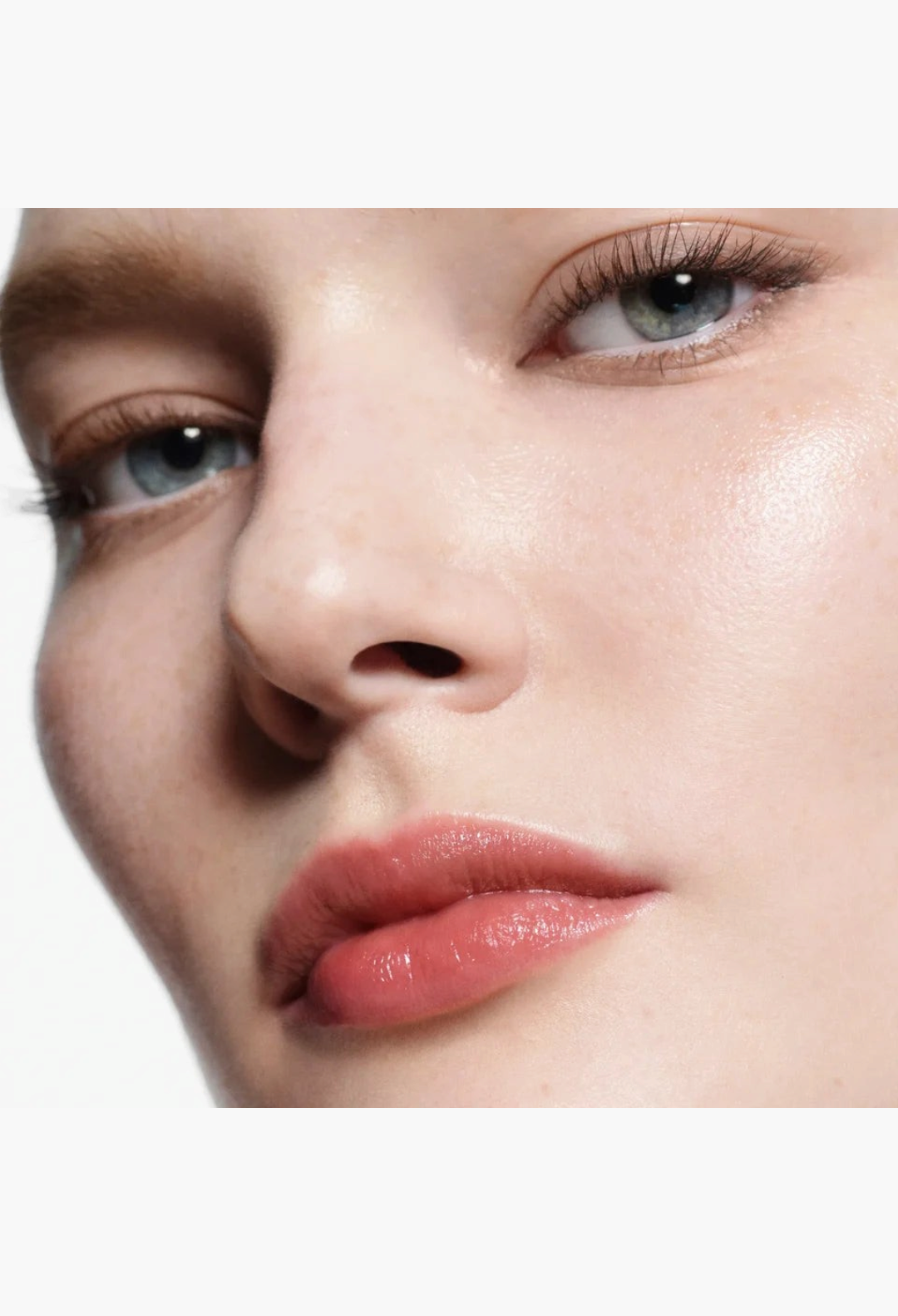 GLAM MODA Posh Balm Nourishing Lip Shine applied to lips for a glossy, hydrated finish on a model