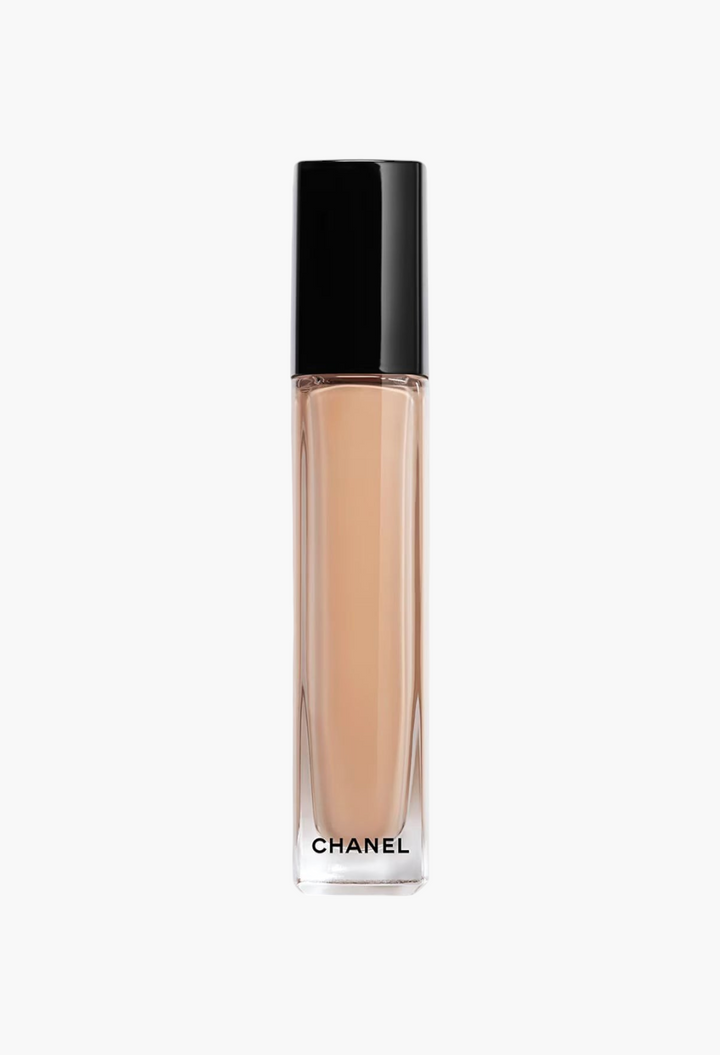 GLAM MODA CHANEL LES BEIGES serum concealer in a clear glass tube with a black cap for a radiant second-skin finish.