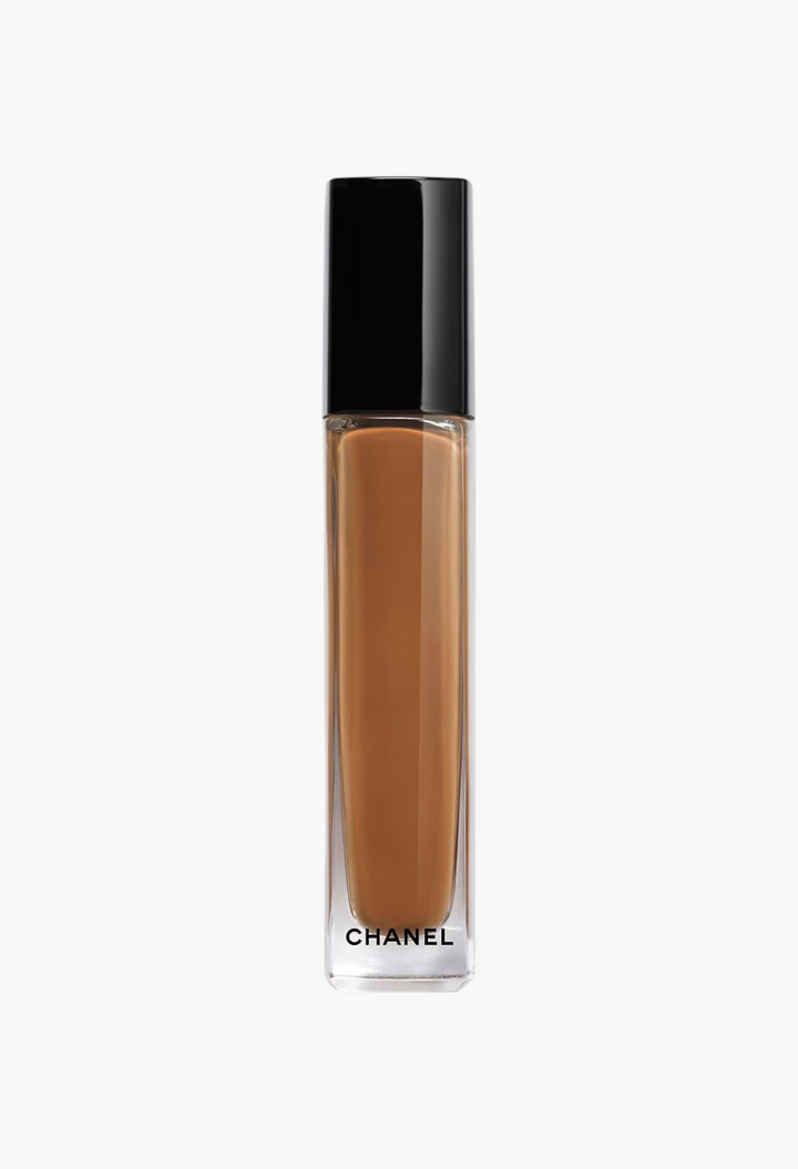 GLAM MODA CHANEL LES BEIGES serum concealer in a clear glass tube with a black cap for a radiant eye finish.