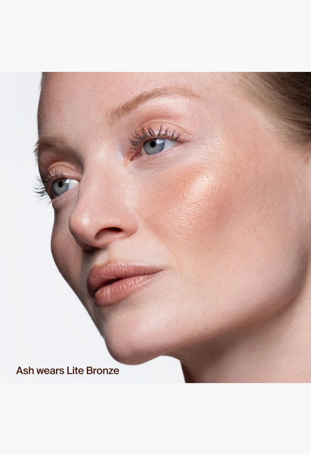 GLAM MODA Hyper Shine Lite Pigment applied to a model's cheekbone for a radiant, luminous, and natural glow.