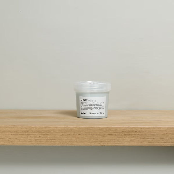 Davines MINU Illuminating Conditioner - GLAM MODA