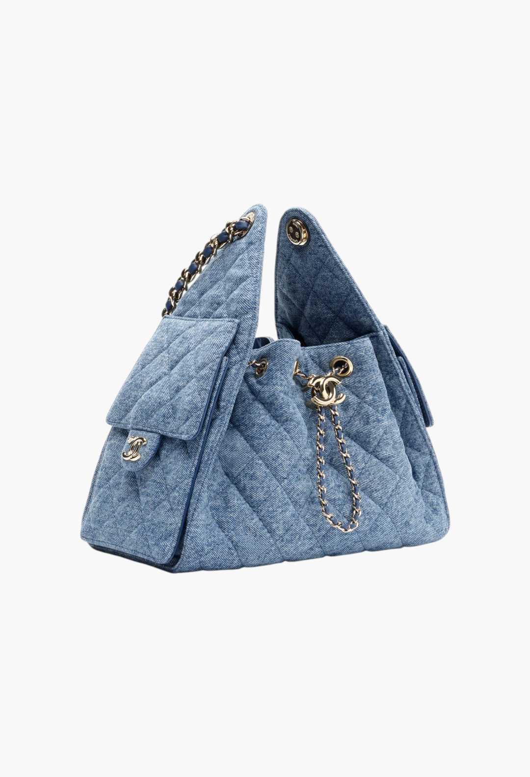 GLAM MODA CHANEL 25 small handbag in blue washed denim with quilted texture and gold-tone metal chain hardware.