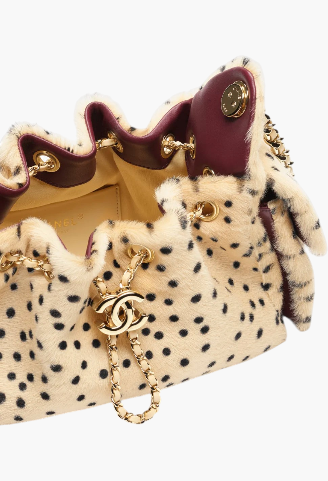 GLAM MODA CHANEL 25 mini handbag in leopard print faux fur with burgundy leather trim and gold-tone chain hardware.
