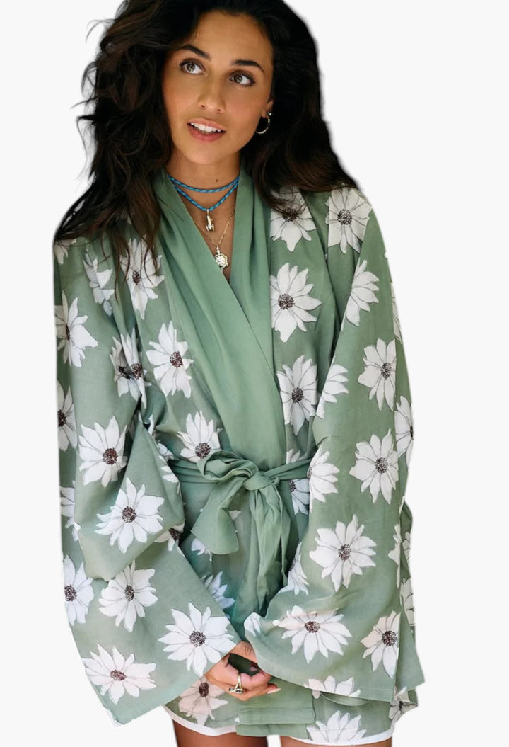 White Lotus Dreams Kimono - GLAM MODA