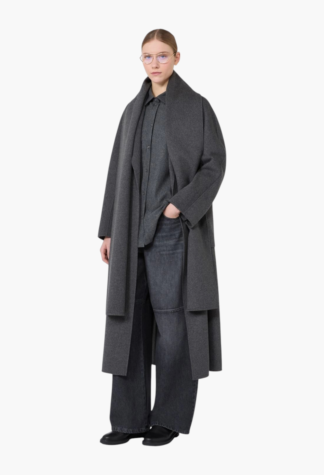 GLAM MODA long grey wool wrap coat with matching scarf, kimono sleeves, and patch pockets on a model.