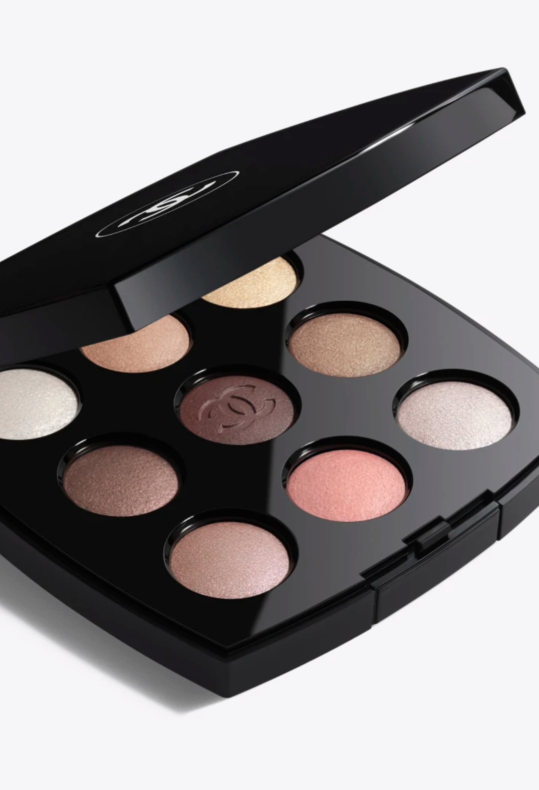 GLAM MODA CHANEL LES 9 OMBRES eyeshadow palette in 587 The New Smoky with nine matte and shimmery pigmented shades.