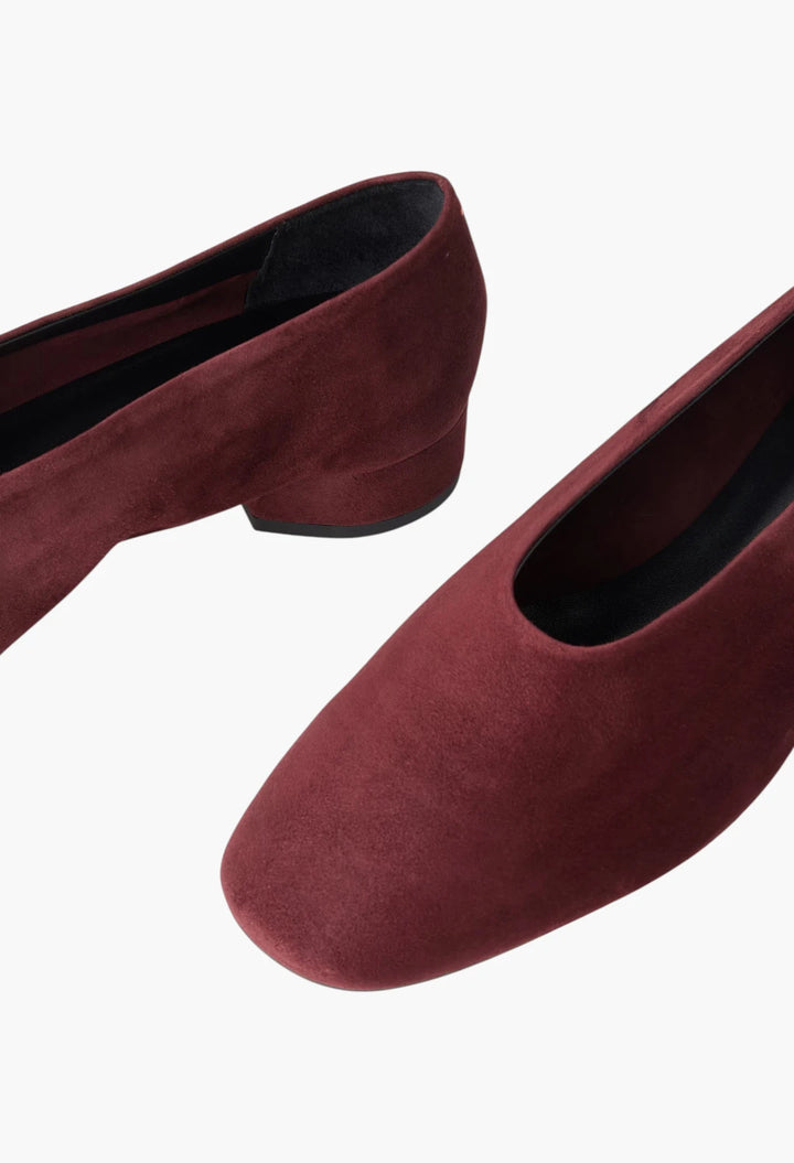 Delia 25 suede ballet flats