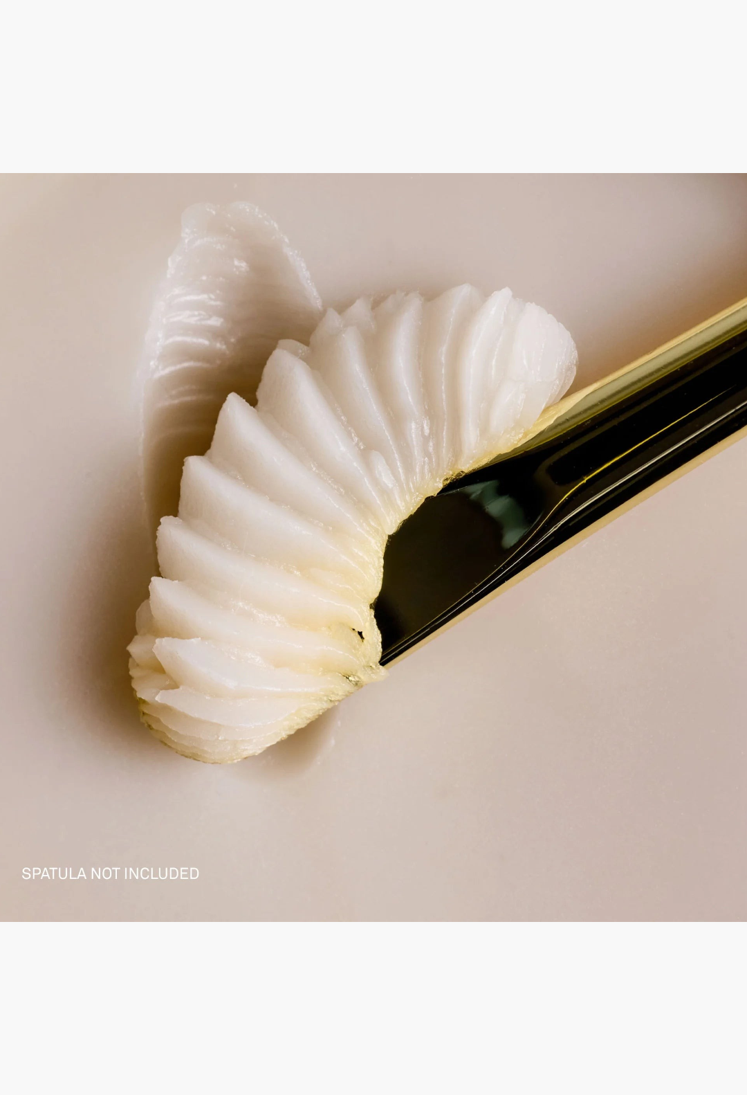 GLAM MODA Le Balm unscented solid serum texture on a gold applicator for sensitive skin recovery