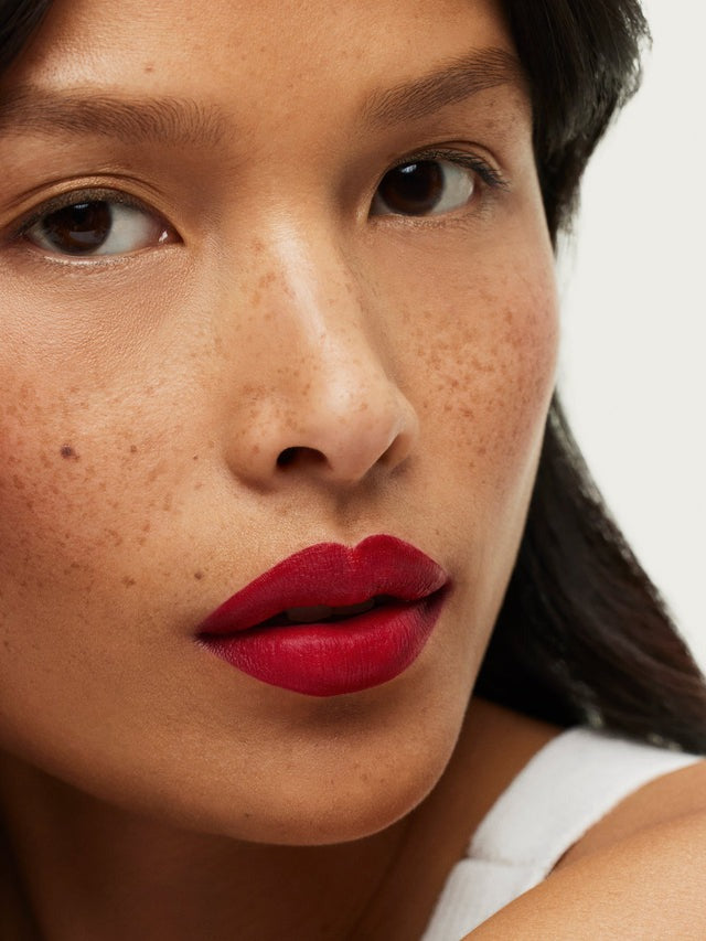 Blue Note - Lip Sketch Hydrating Crayon - GLAM MODA