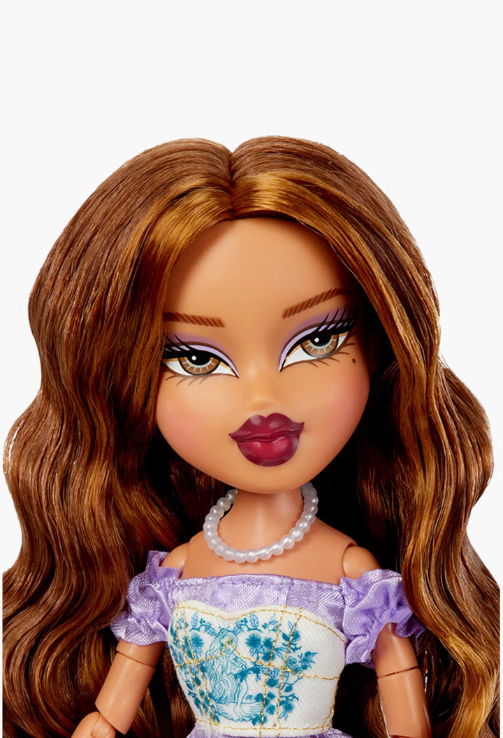 Bratz Goin' Out! Fashion Doll Yasmin 29.2cm - GLAM MODA