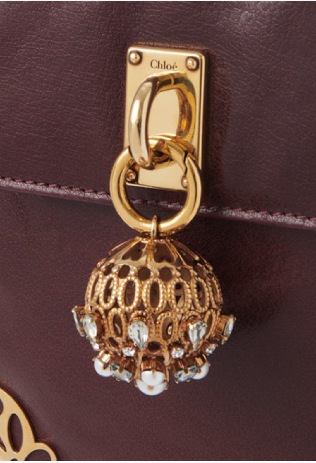 Château Treasures Chain Flap Bag In Grained Leather - GLAM MODA