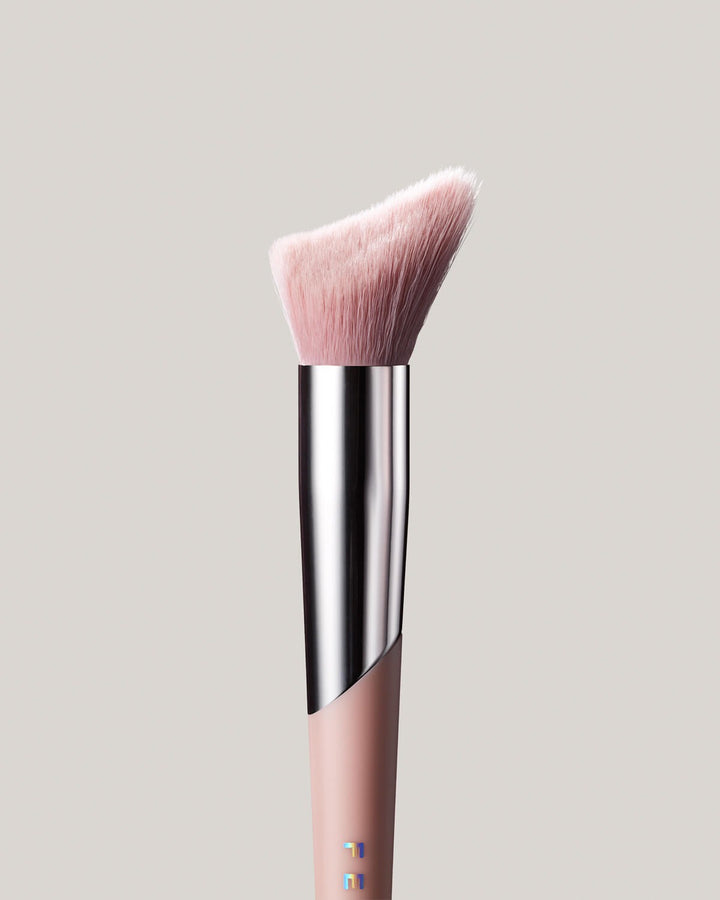 Cheek-Hugging Highlight Brush 120 - GLAM MODA