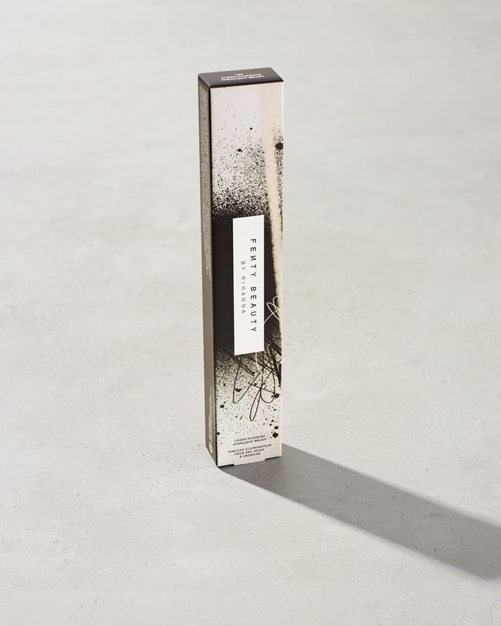 Cheek-Hugging Highlight Brush 120 - GLAM MODA