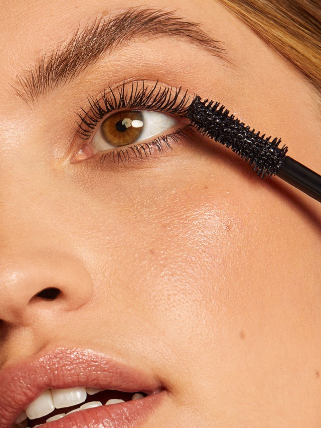 Fullest Volumizing Mascara - GLAM MODA