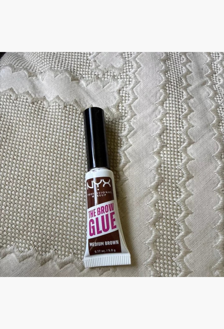 GLAM MODA NYX Professional Makeup The Brow Glue in Medium Brown, a tinted eyebrow gel for extreme hold.