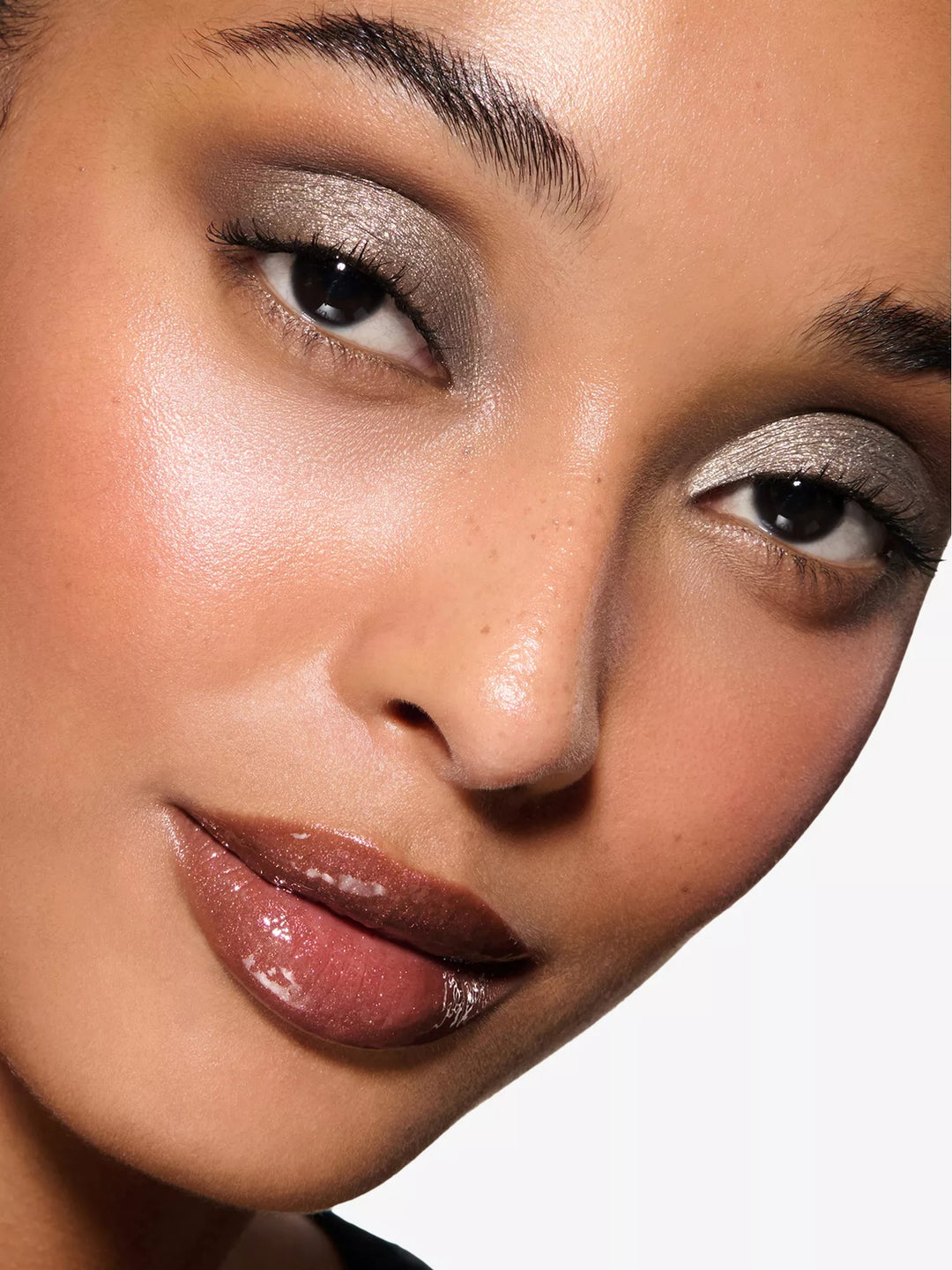 Gloss Embrace Sequin Lip Gloss 4.5ml - GLAM MODA