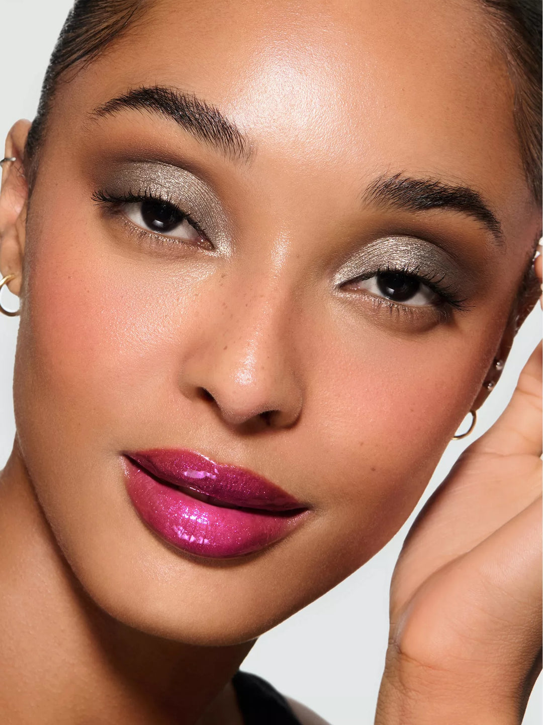 Gloss Embrace Sequin Lip Gloss 4.5ml - GLAM MODA