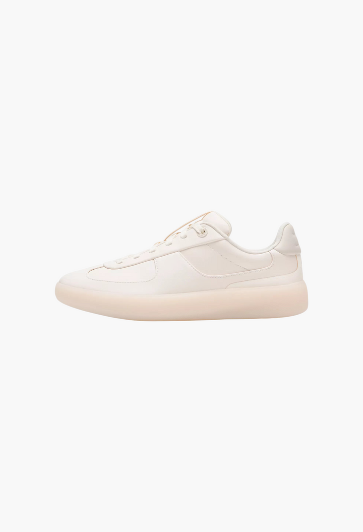 GLAM MODA Women's Cityverse sneaker in cream with a leather-alternative upper and a thick rubber outsole.