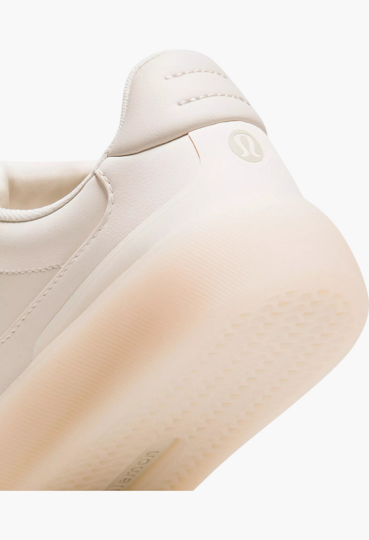 GLAM MODA Women's Cityverse sneaker heel detail in cream with textured rubber outsole and subtle logo branding.