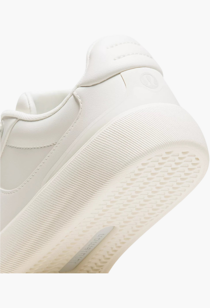 GLAM MODA Cityverse white sneaker heel detail showing textured rubber outsole and leather-alternative material