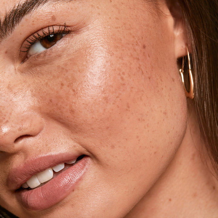 Lightweight Tinted Moisturizer With Hyaluronic Acid - GLAM MODA