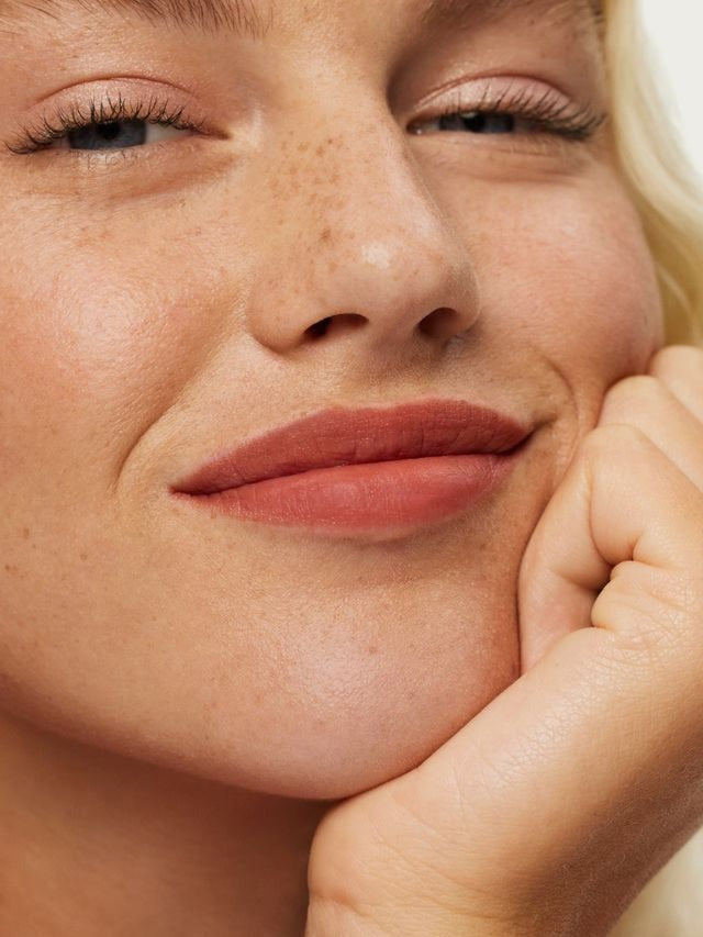 Lip Sketch Hydrating Crayon - GLAM MODA