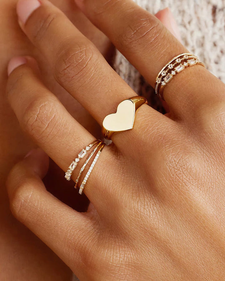 Louise Heart Signet Ring - GLAM MODA