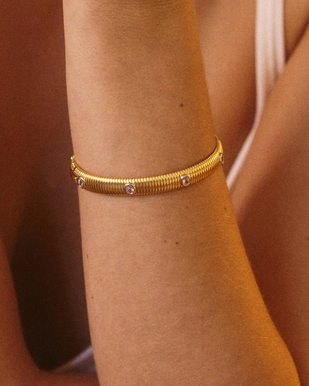 The Georgia Ridged Bangle - Gold - GLAM MODA