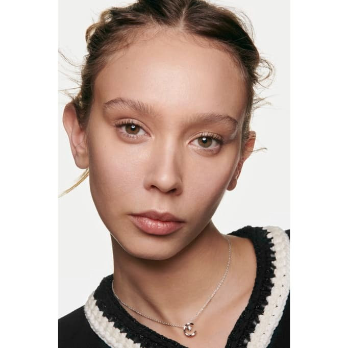 N°1 De Chanel Revitalising Foundation Illuminates - Hydrates - Protects - GLAM MODA