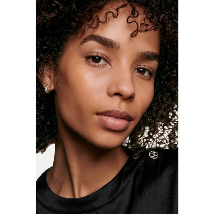 N°1 De Chanel Revitalising Foundation Illuminates - Hydrates - Protects - GLAM MODA