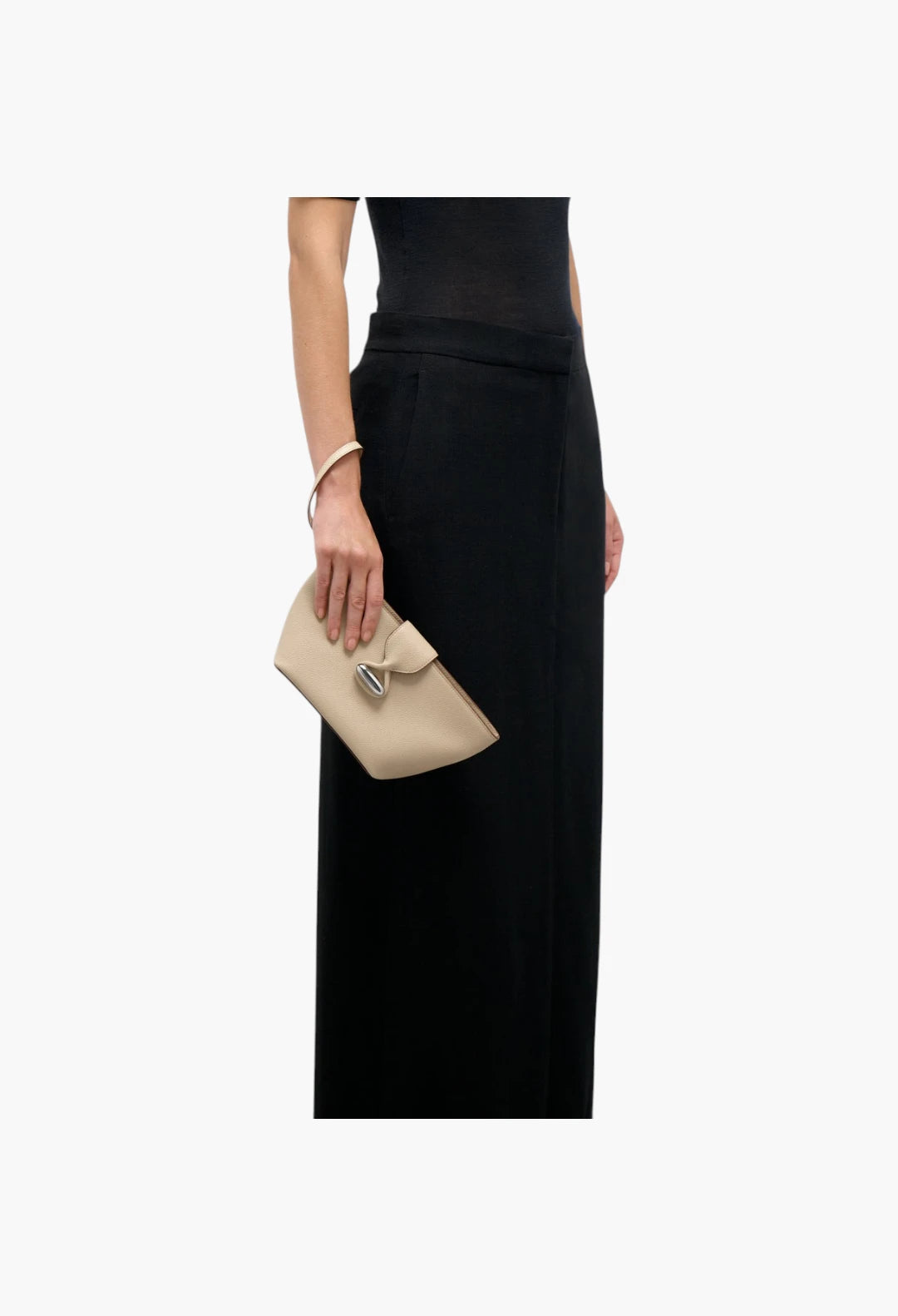 Anello Pouch in Raffia