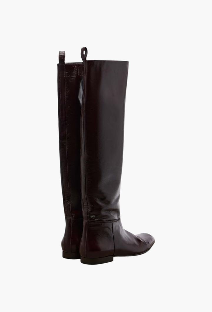 GLAM MODA Colt knee-high boots in burgundy leather with a sleek silhouette and low heel, back view.