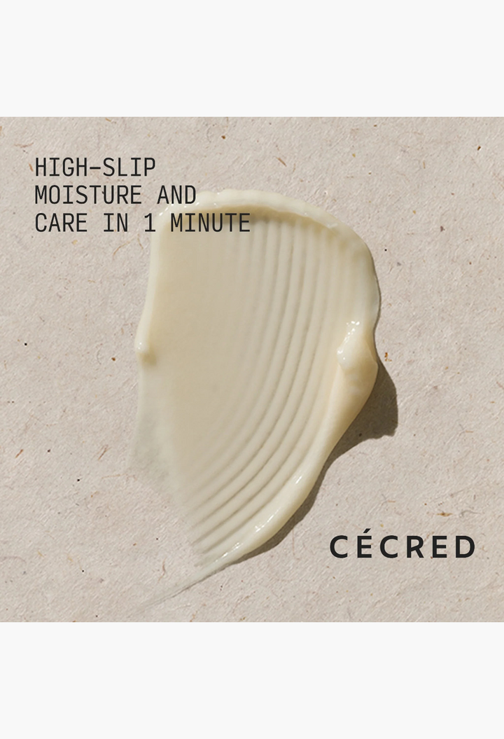 GLAM MODA Hydrating Conditioner cream texture swatch showing a smooth, thick, off-white formula.