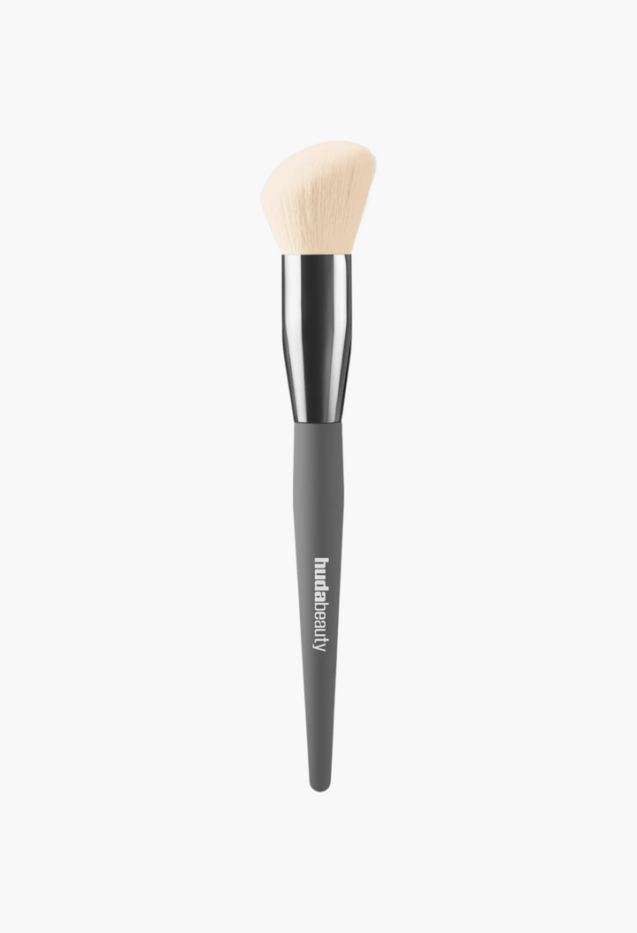 Huda Beauty Diffusing Cheek Brush