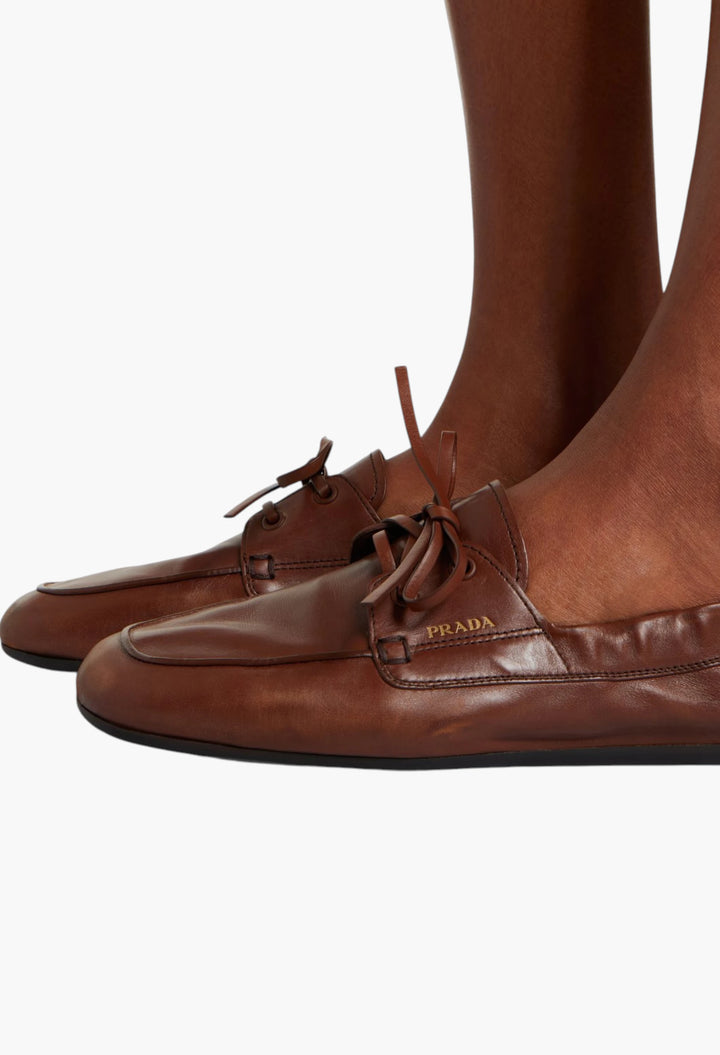 Shuffle leather boat shoes