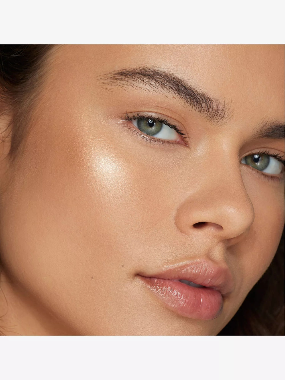 King Kylie Collection Loose Powder Highlighter - GLAM MODA